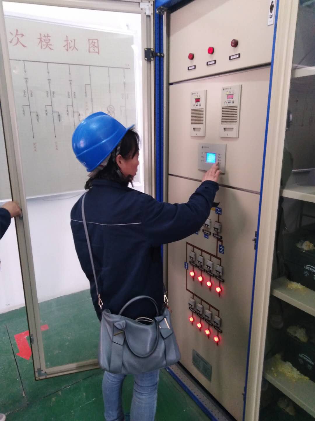 直流屏调试现场